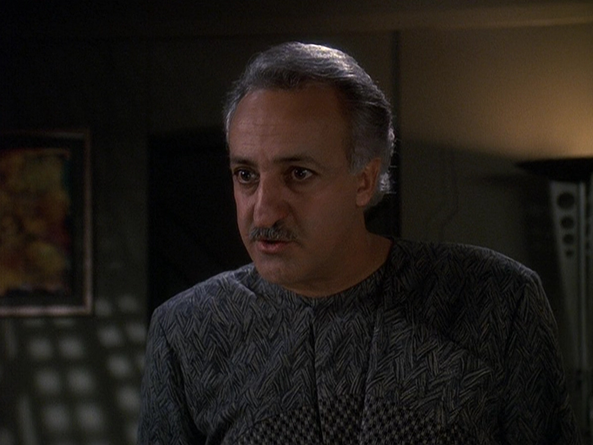 extant_StarTrek_DS9_5x16-DoctorBashirIPresume_03034.jpg