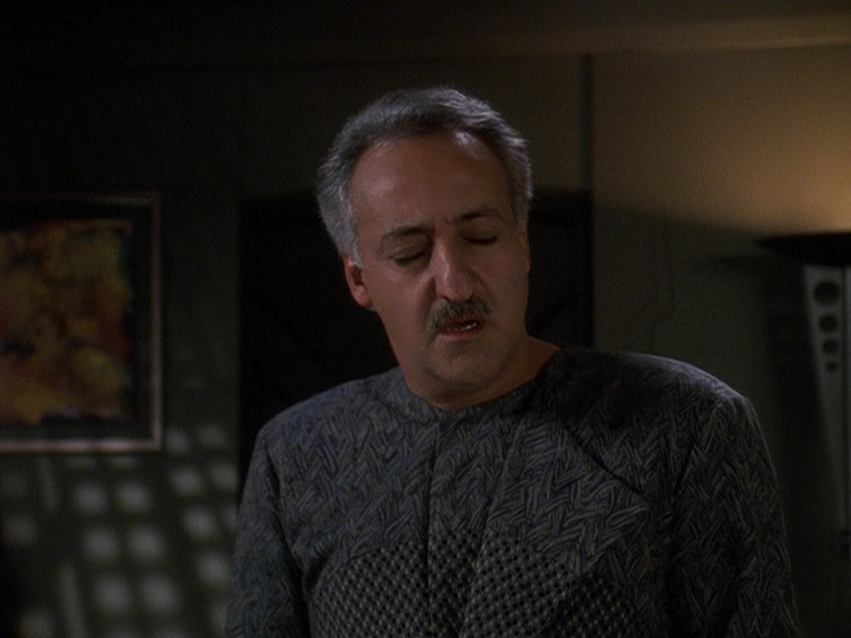 extant_StarTrek_DS9_5x16-DoctorBashirIPresume_03049.jpg