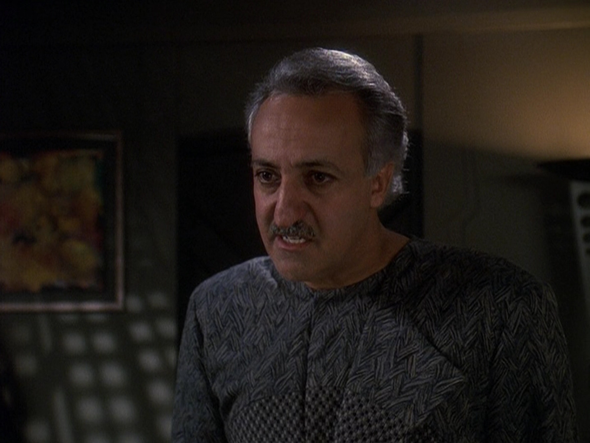 extant_StarTrek_DS9_5x16-DoctorBashirIPresume_03053.jpg