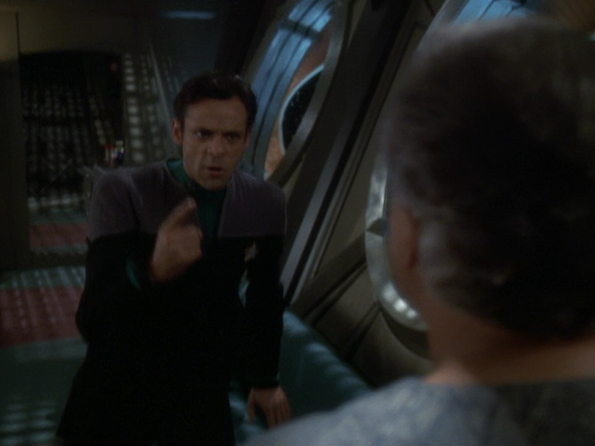 extant_StarTrek_DS9_5x16-DoctorBashirIPresume_03054.jpg