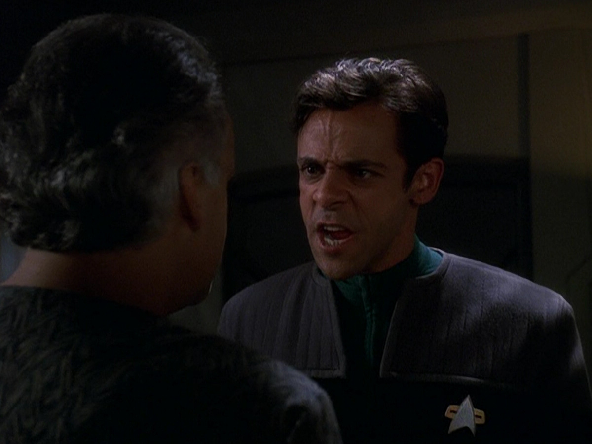 extant_StarTrek_DS9_5x16-DoctorBashirIPresume_03069.jpg