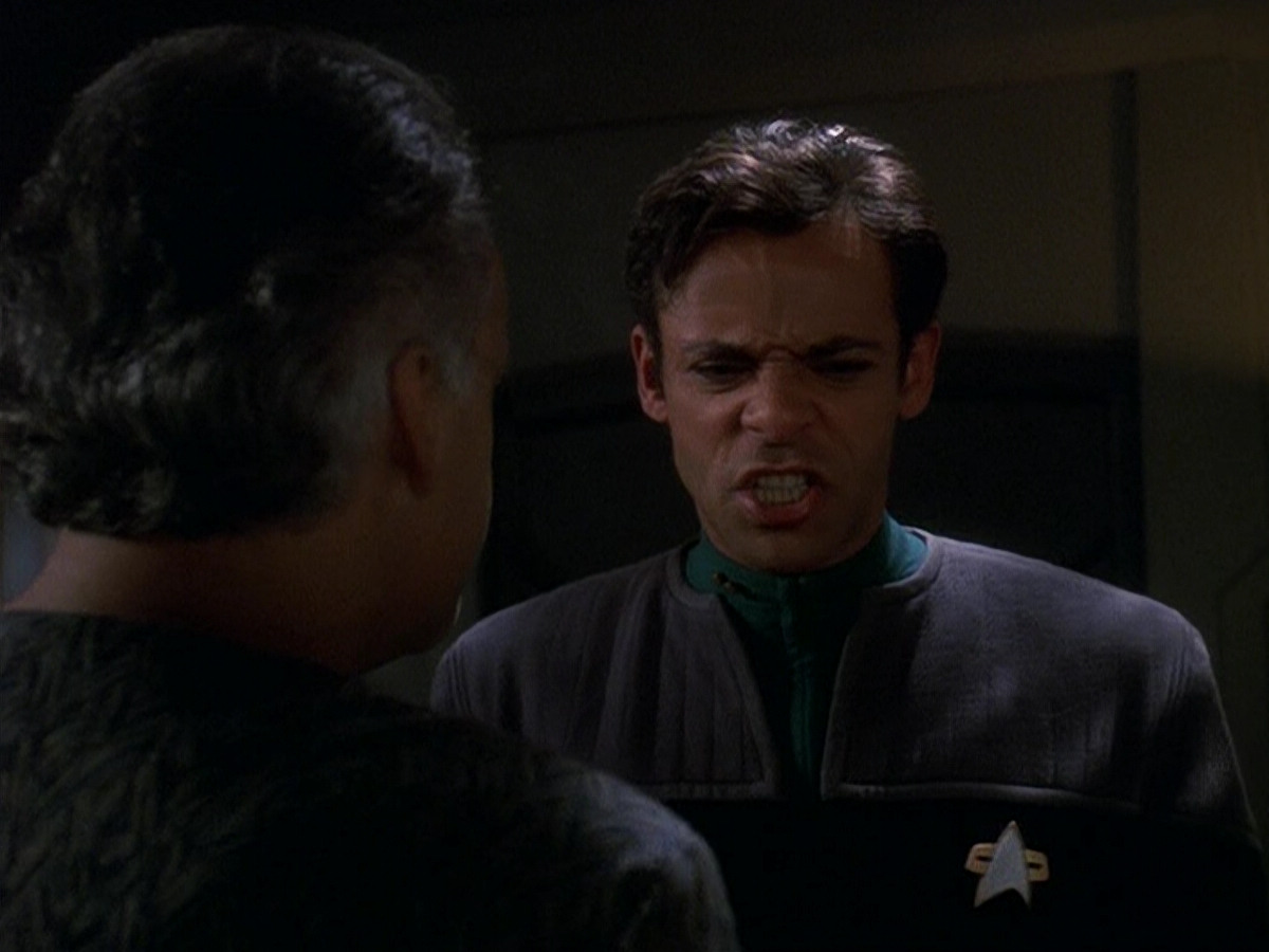 extant_StarTrek_DS9_5x16-DoctorBashirIPresume_03071.jpg