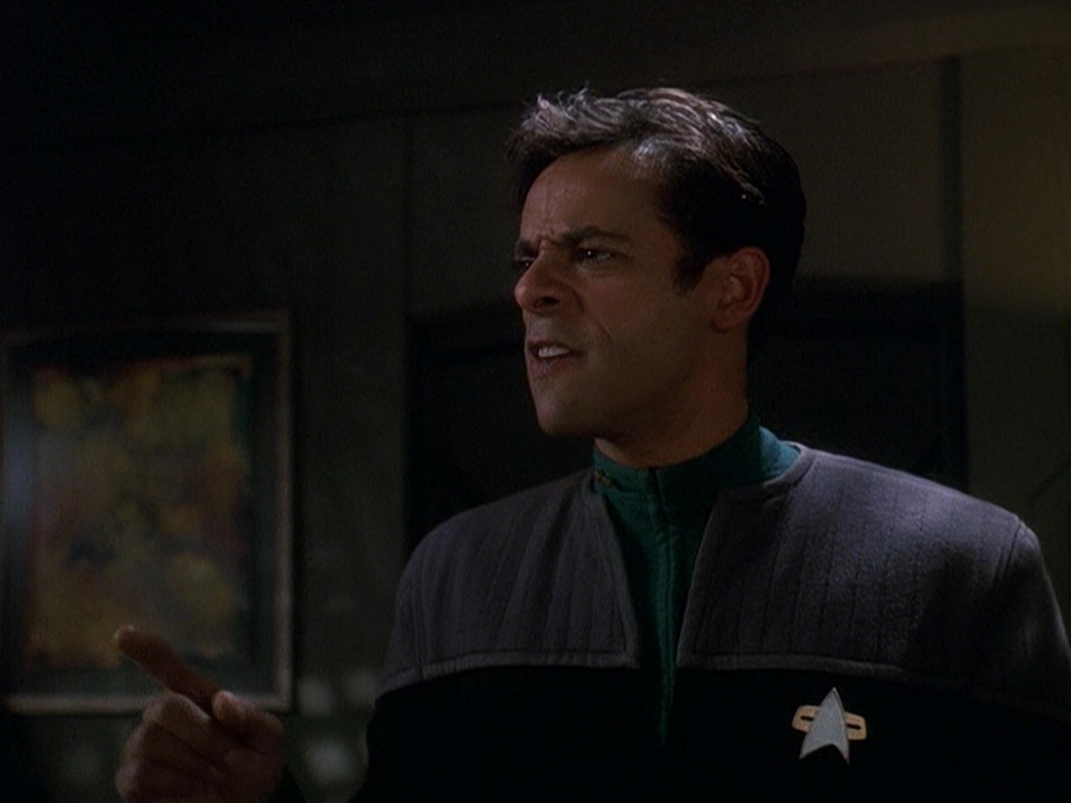 extant_StarTrek_DS9_5x16-DoctorBashirIPresume_03074.jpg
