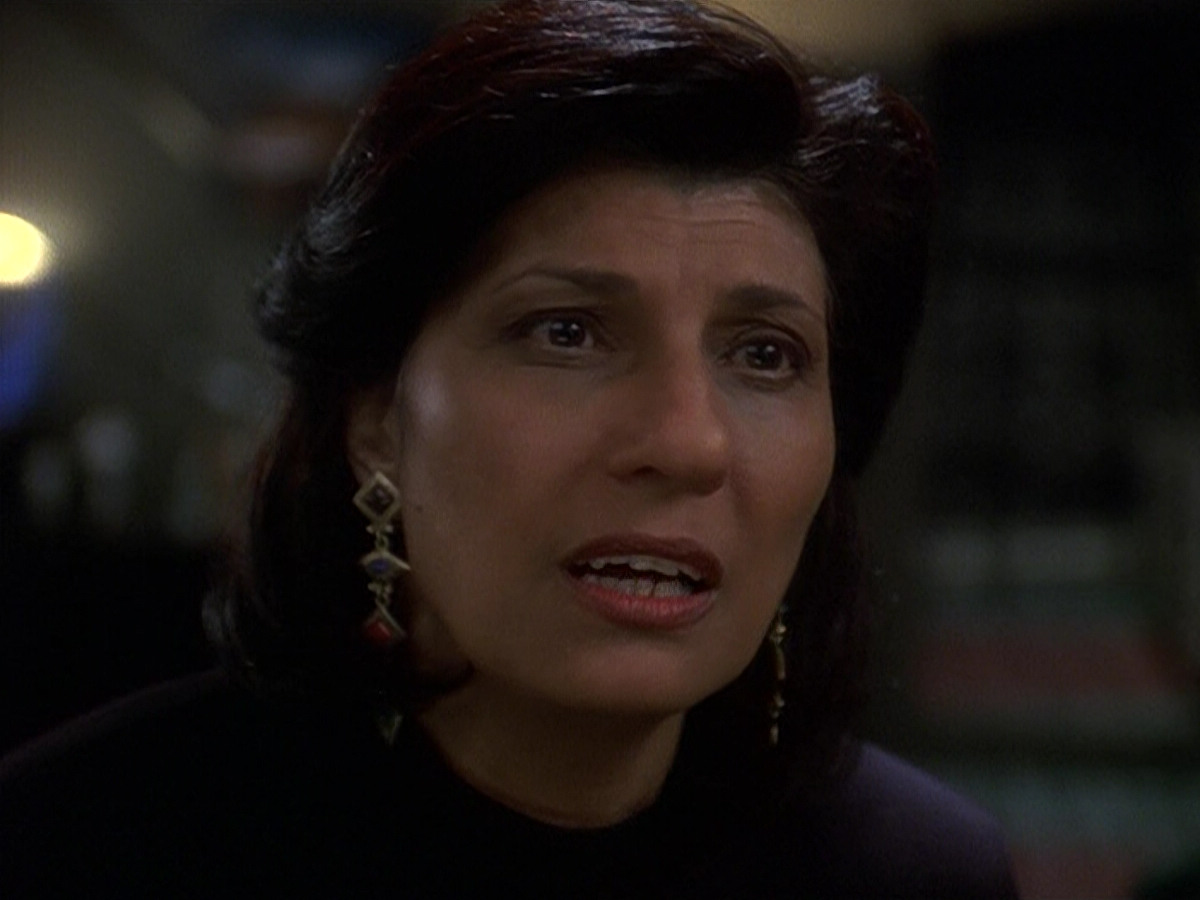 extant_StarTrek_DS9_5x16-DoctorBashirIPresume_03104.jpg
