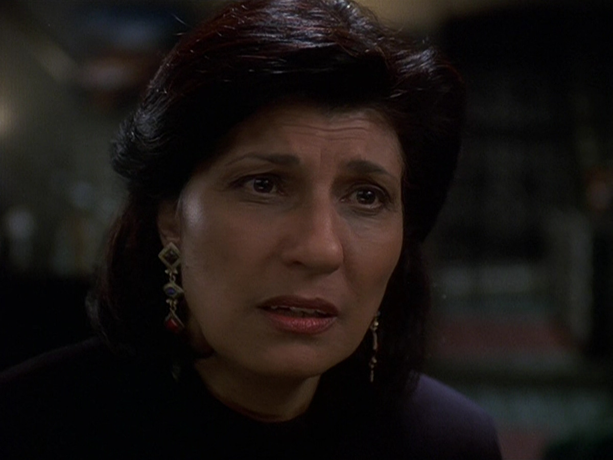 extant_StarTrek_DS9_5x16-DoctorBashirIPresume_03109.jpg