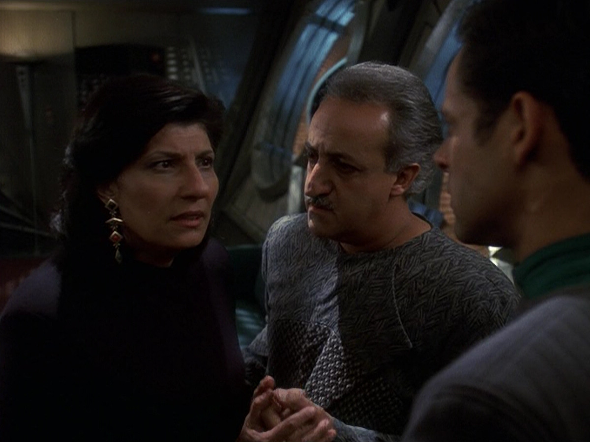 extant_StarTrek_DS9_5x16-DoctorBashirIPresume_03133.jpg