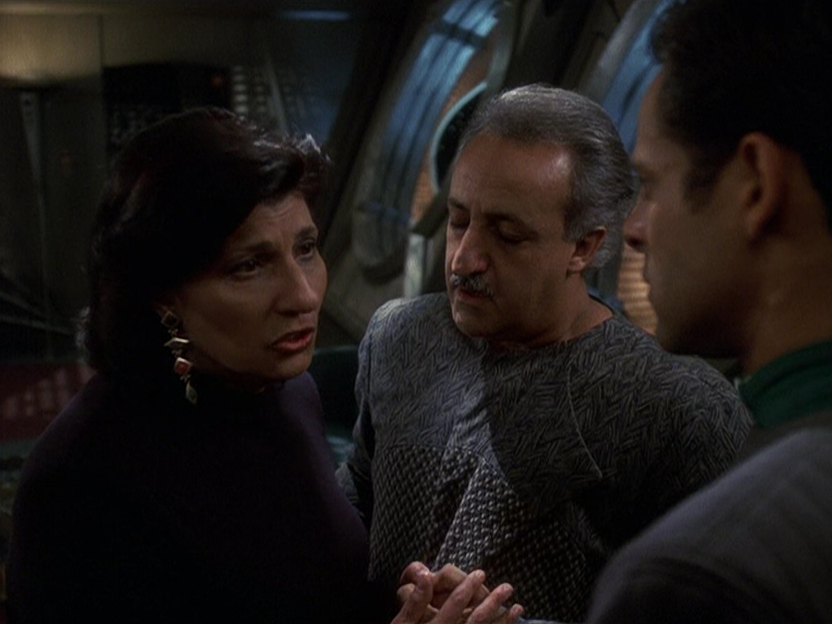 extant_StarTrek_DS9_5x16-DoctorBashirIPresume_03139.jpg