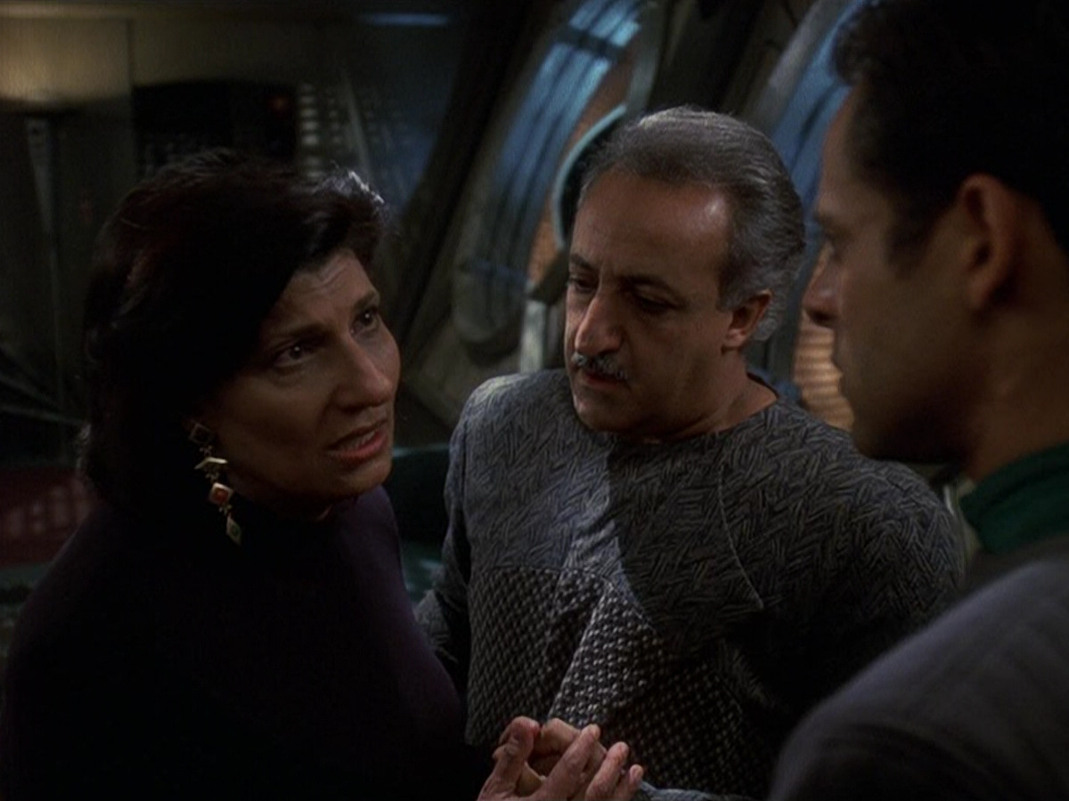 extant_StarTrek_DS9_5x16-DoctorBashirIPresume_03140.jpg