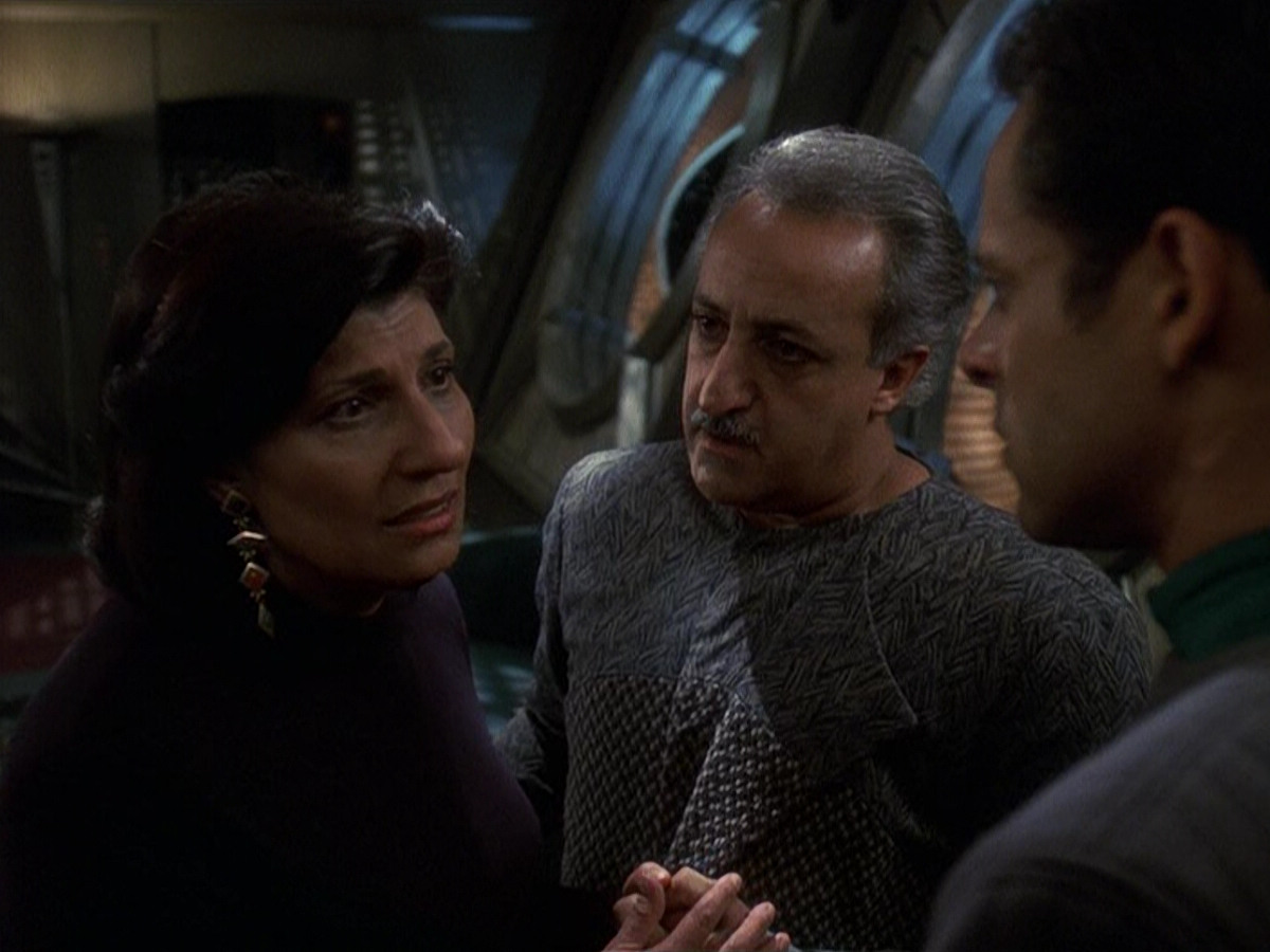 extant_StarTrek_DS9_5x16-DoctorBashirIPresume_03141.jpg