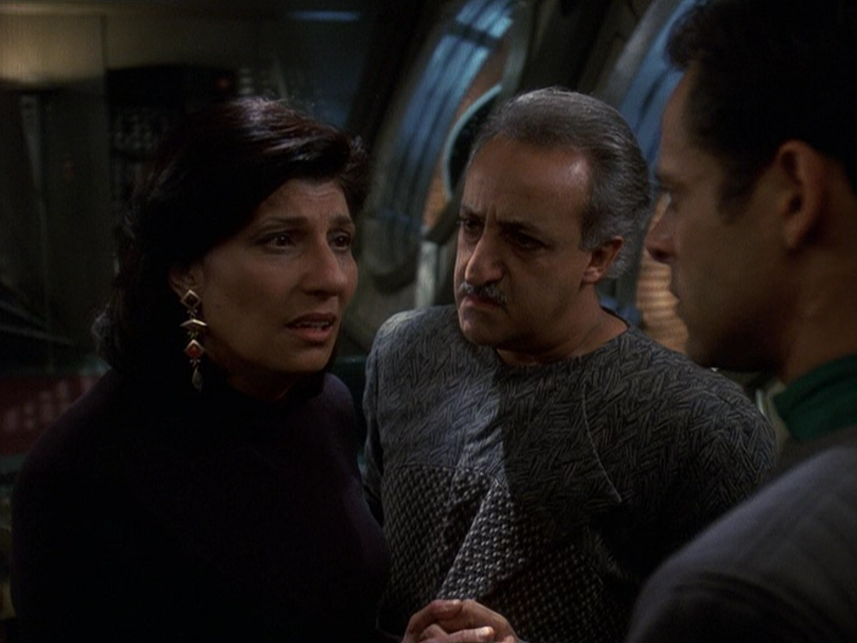 extant_StarTrek_DS9_5x16-DoctorBashirIPresume_03146.jpg