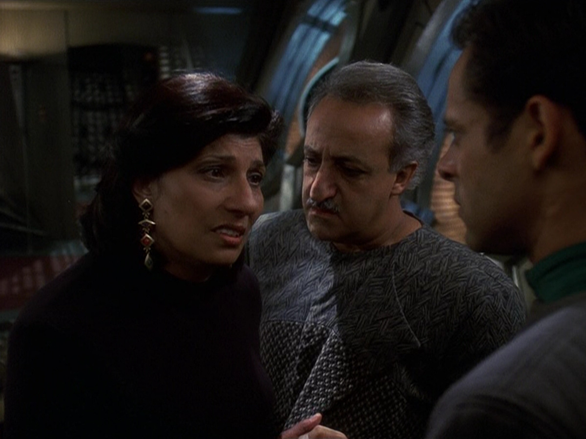 extant_StarTrek_DS9_5x16-DoctorBashirIPresume_03149.jpg