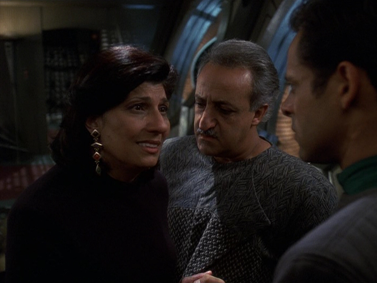 extant_StarTrek_DS9_5x16-DoctorBashirIPresume_03150.jpg