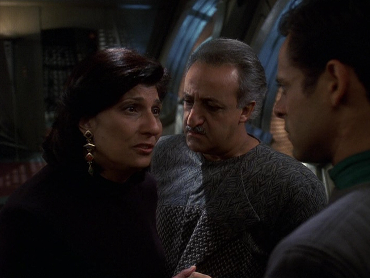 extant_StarTrek_DS9_5x16-DoctorBashirIPresume_03152.jpg