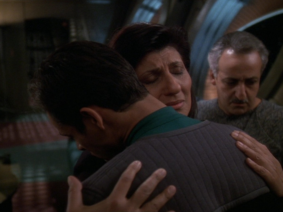 extant_StarTrek_DS9_5x16-DoctorBashirIPresume_03163.jpg