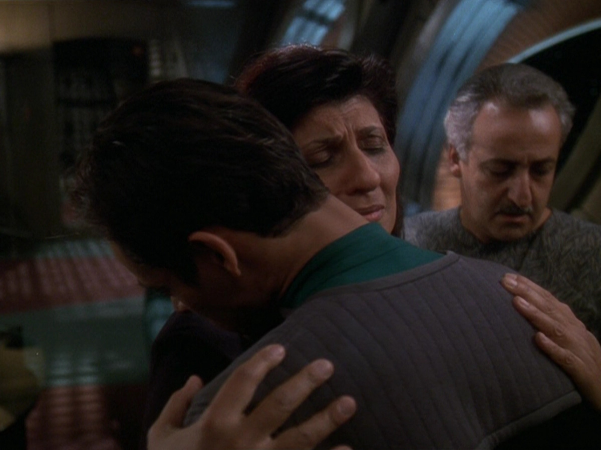 extant_StarTrek_DS9_5x16-DoctorBashirIPresume_03164.jpg