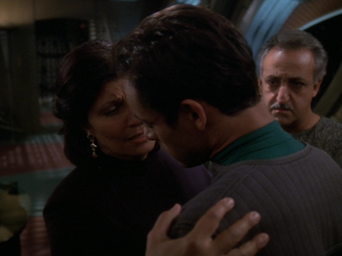 extant_StarTrek_DS9_5x16-DoctorBashirIPresume_03168.jpg