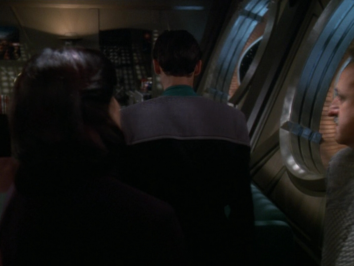 extant_StarTrek_DS9_5x16-DoctorBashirIPresume_03185.jpg