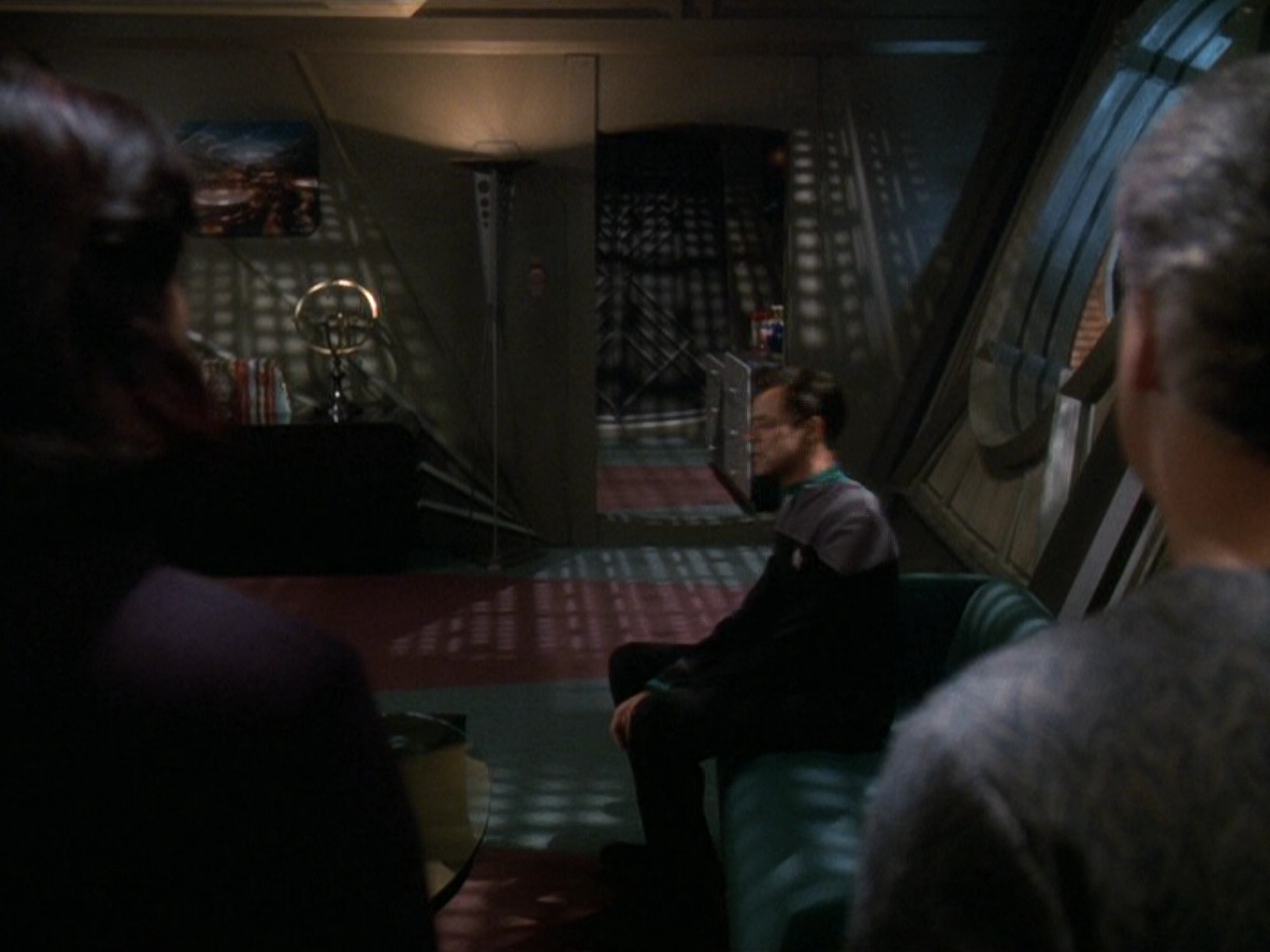 extant_StarTrek_DS9_5x16-DoctorBashirIPresume_03194.jpg