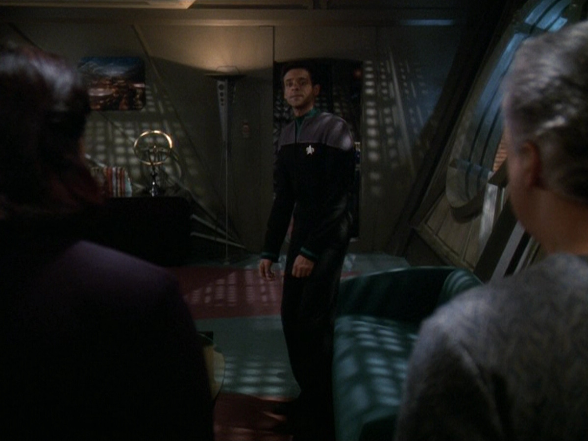 extant_StarTrek_DS9_5x16-DoctorBashirIPresume_03205.jpg