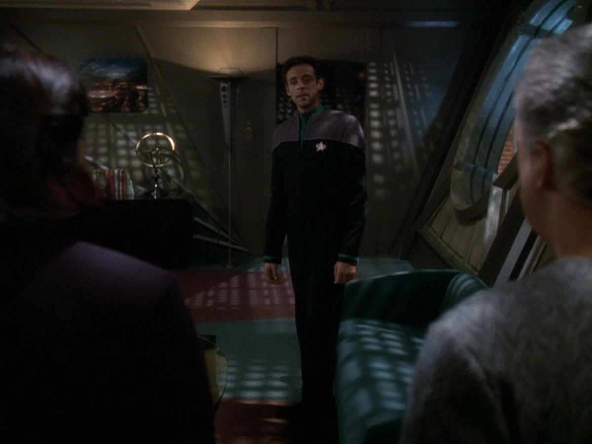 extant_StarTrek_DS9_5x16-DoctorBashirIPresume_03207.jpg