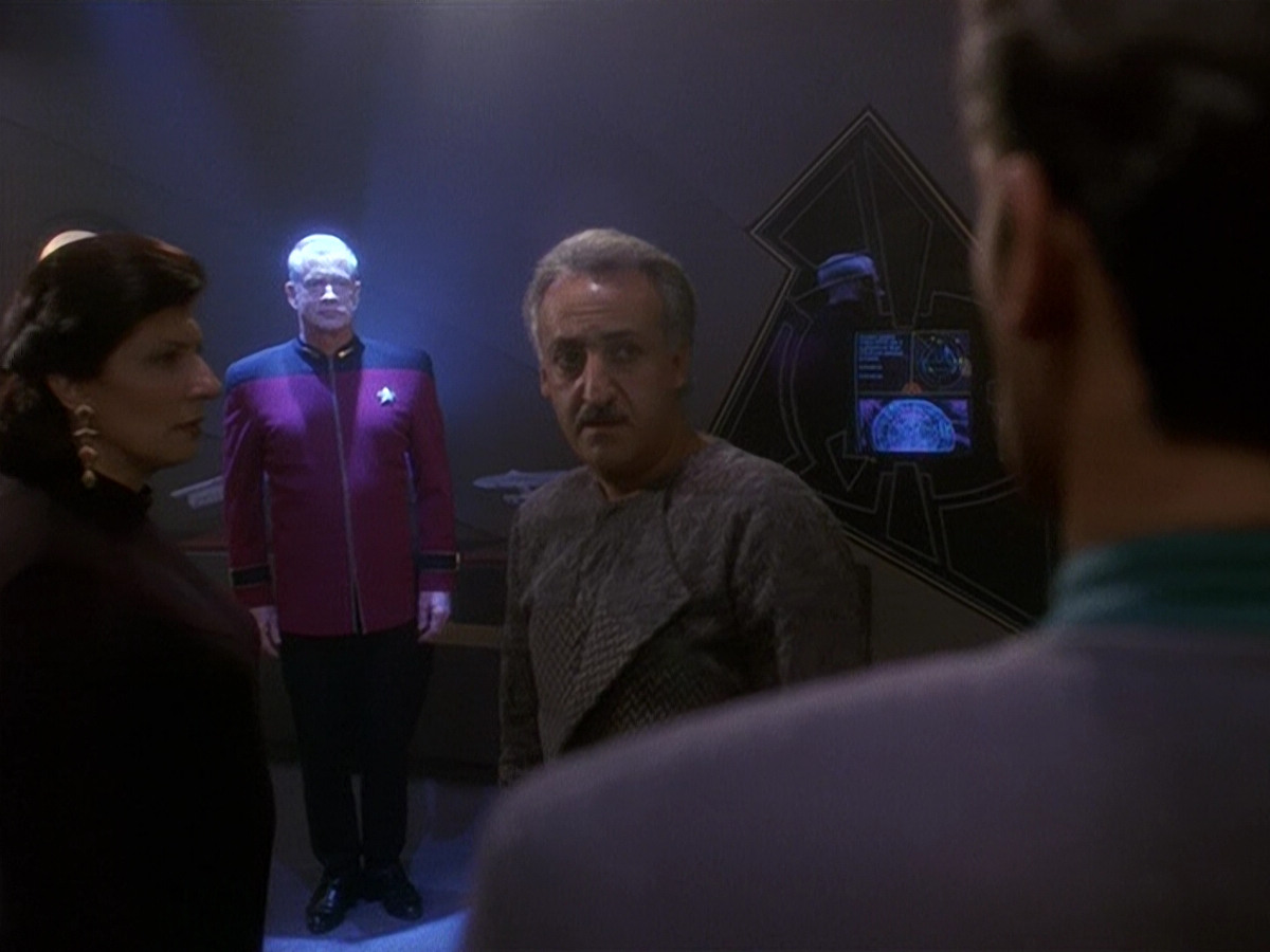 extant_StarTrek_DS9_5x16-DoctorBashirIPresume_03252.jpg