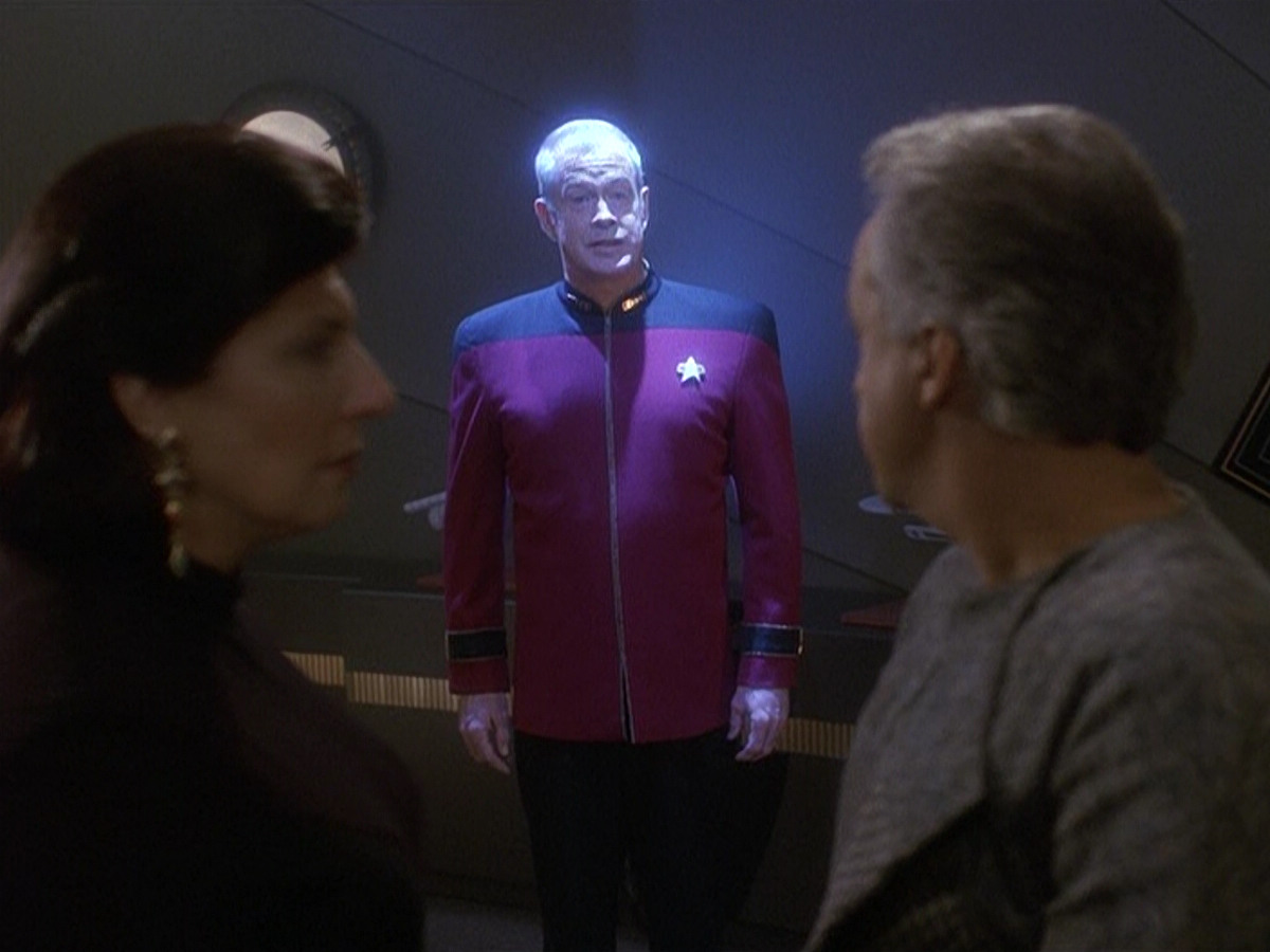 extant_StarTrek_DS9_5x16-DoctorBashirIPresume_03279.jpg