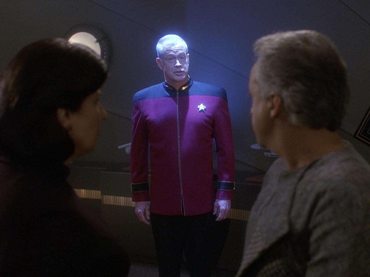 extant_StarTrek_DS9_5x16-DoctorBashirIPresume_03280.jpg