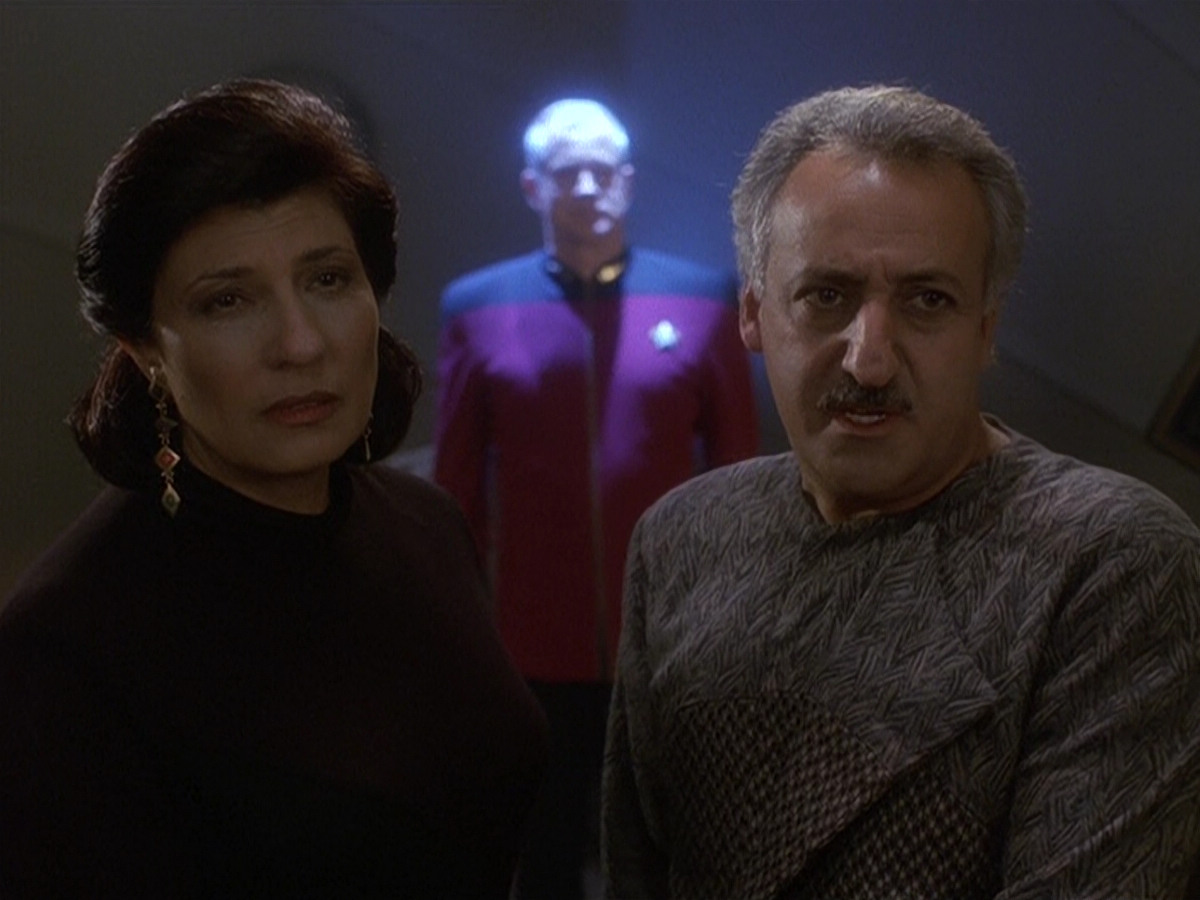 extant_StarTrek_DS9_5x16-DoctorBashirIPresume_03289.jpg
