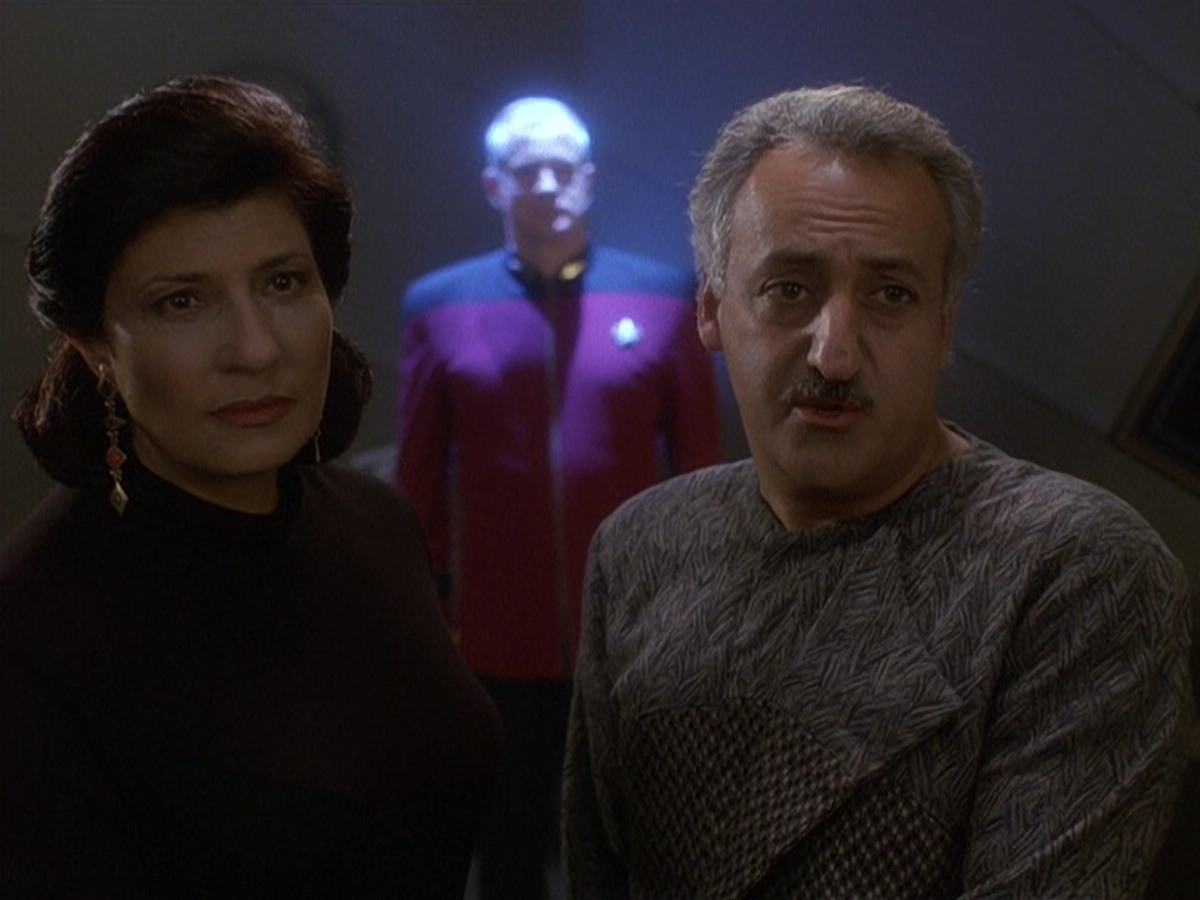 extant_StarTrek_DS9_5x16-DoctorBashirIPresume_03291.jpg