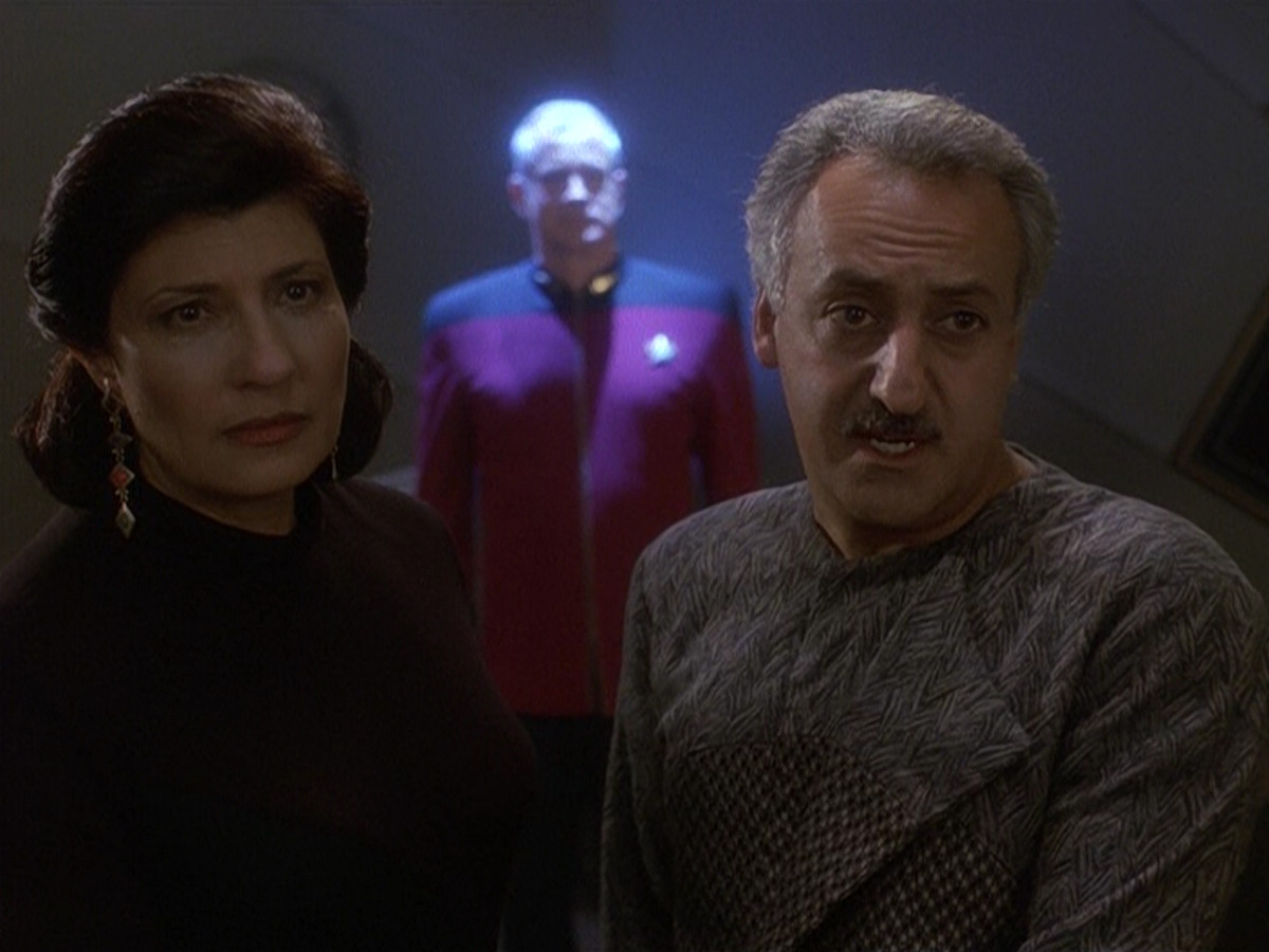 extant_StarTrek_DS9_5x16-DoctorBashirIPresume_03293.jpg
