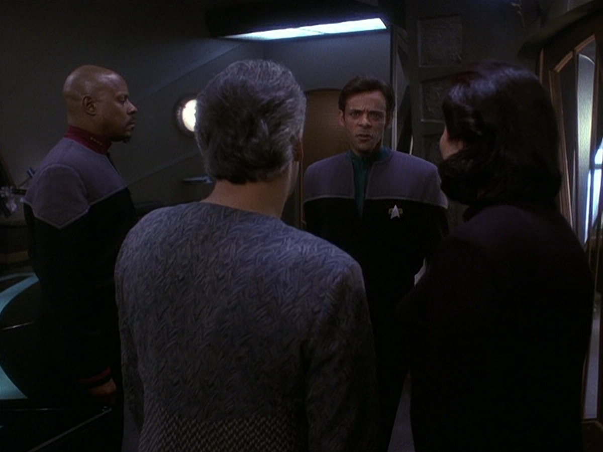 extant_StarTrek_DS9_5x16-DoctorBashirIPresume_03294.jpg