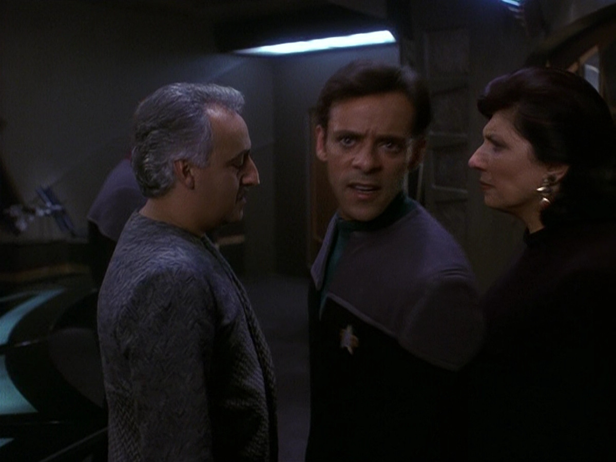 extant_StarTrek_DS9_5x16-DoctorBashirIPresume_03296.jpg