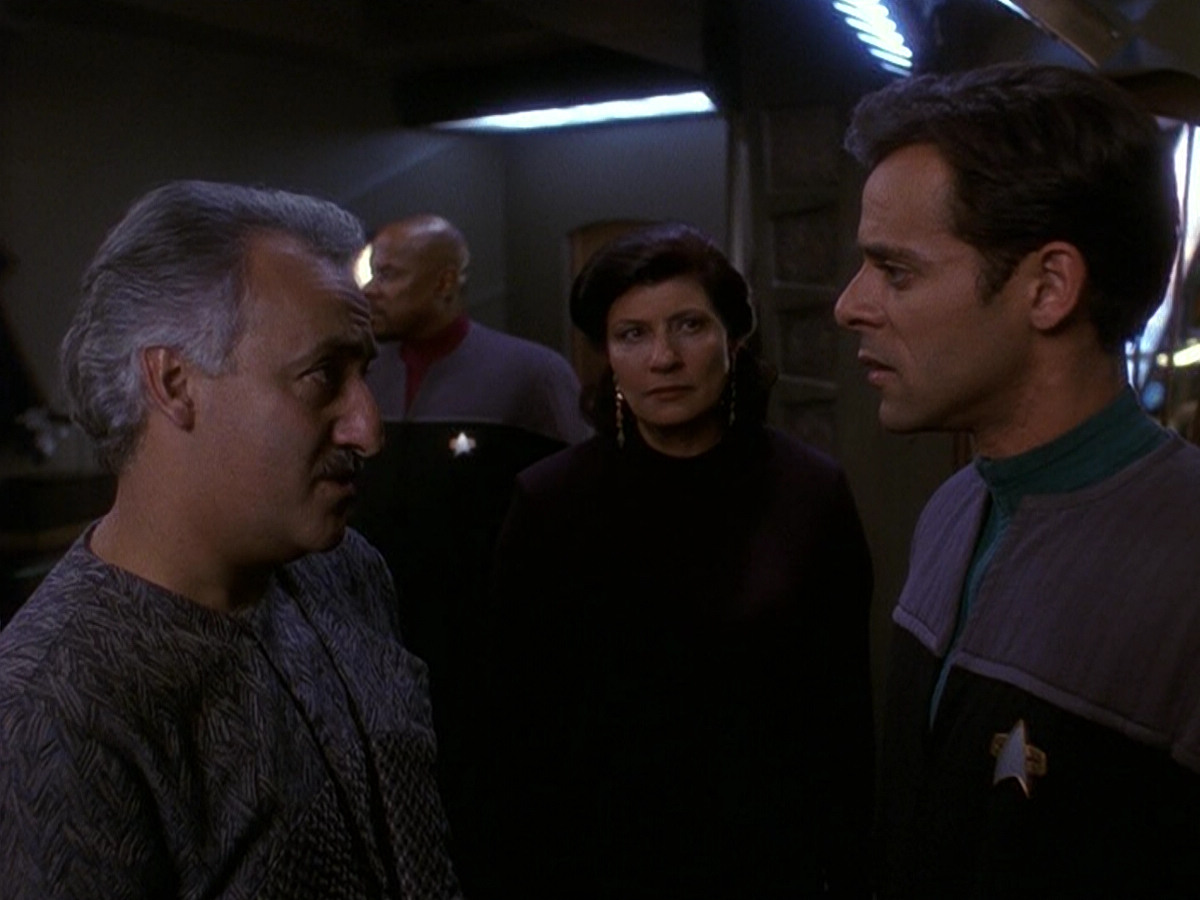 extant_StarTrek_DS9_5x16-DoctorBashirIPresume_03319.jpg