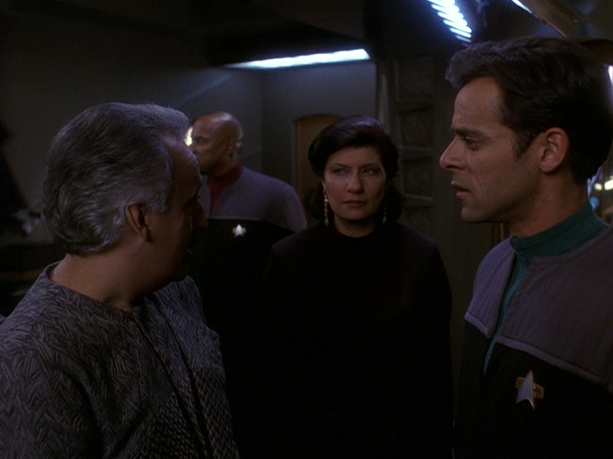 extant_StarTrek_DS9_5x16-DoctorBashirIPresume_03323.jpg