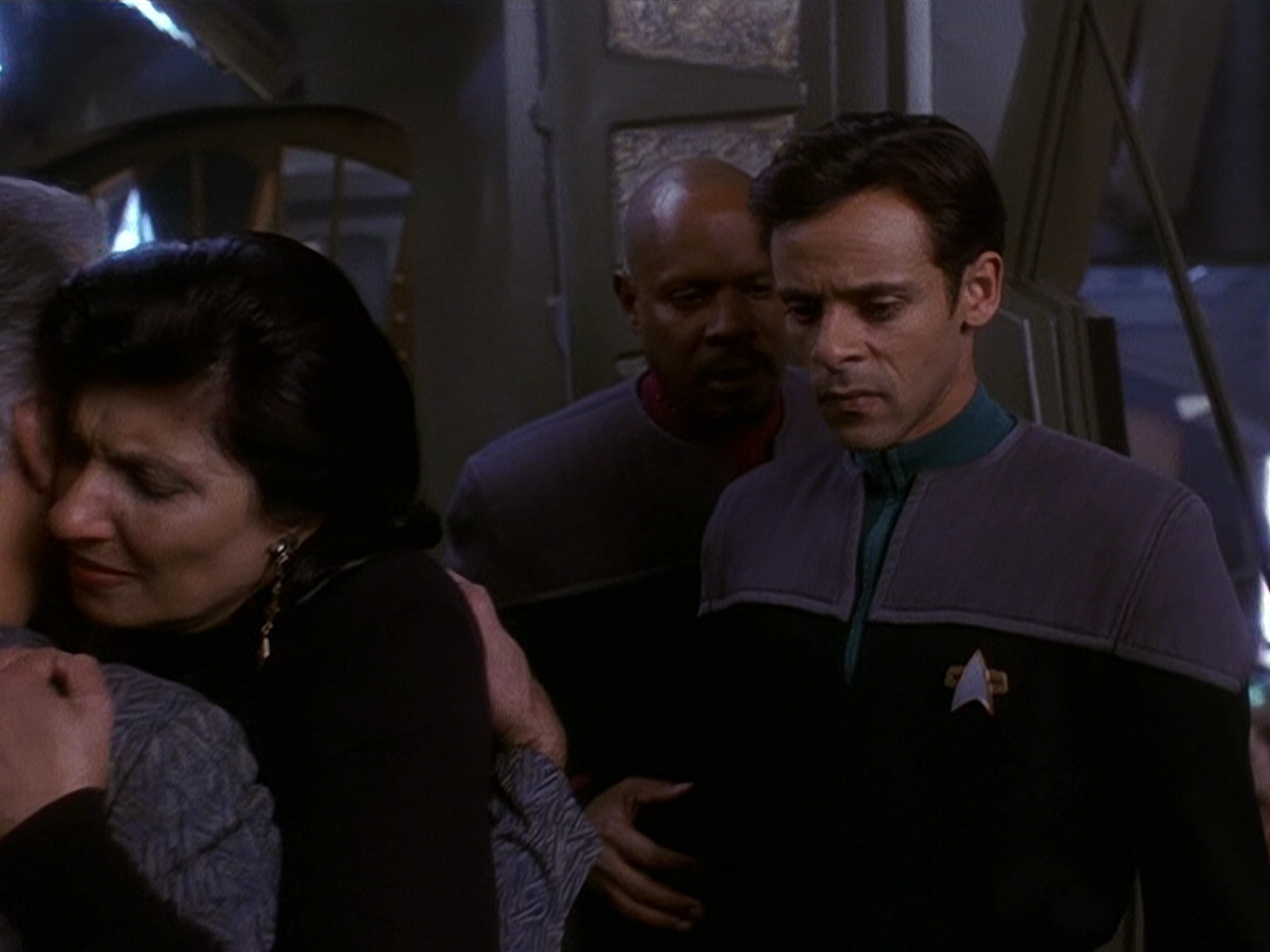 extant_StarTrek_DS9_5x16-DoctorBashirIPresume_03417.jpg