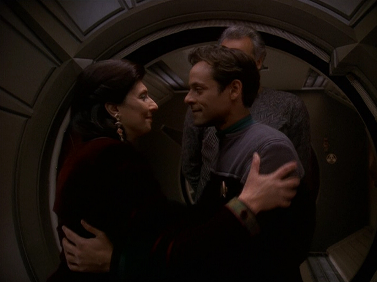 extant_StarTrek_DS9_5x16-DoctorBashirIPresume_03444.jpg