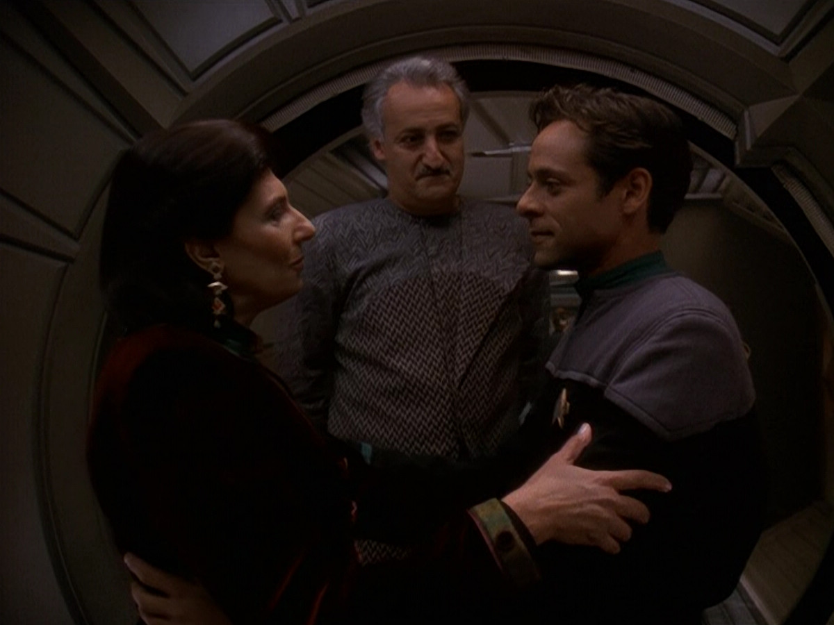 extant_StarTrek_DS9_5x16-DoctorBashirIPresume_03446.jpg