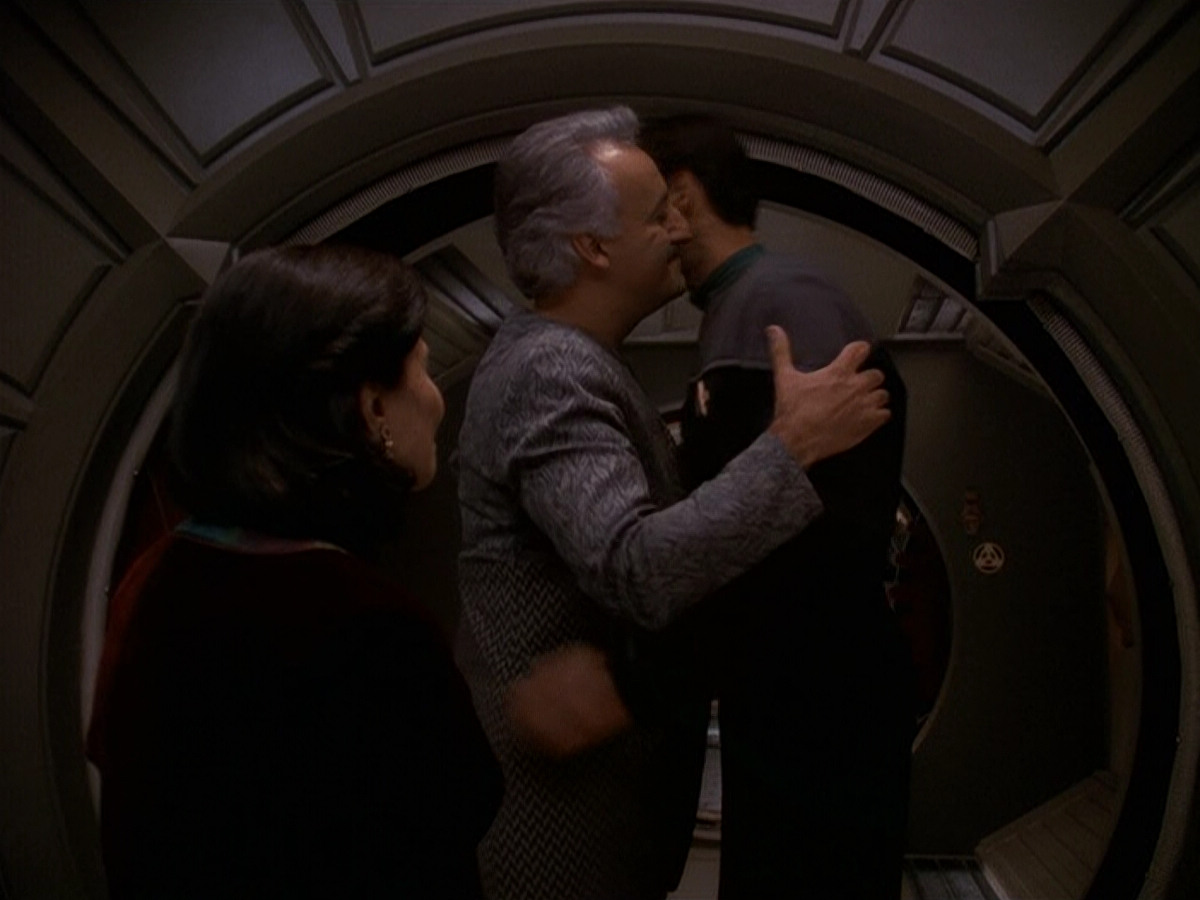 extant_StarTrek_DS9_5x16-DoctorBashirIPresume_03467.jpg
