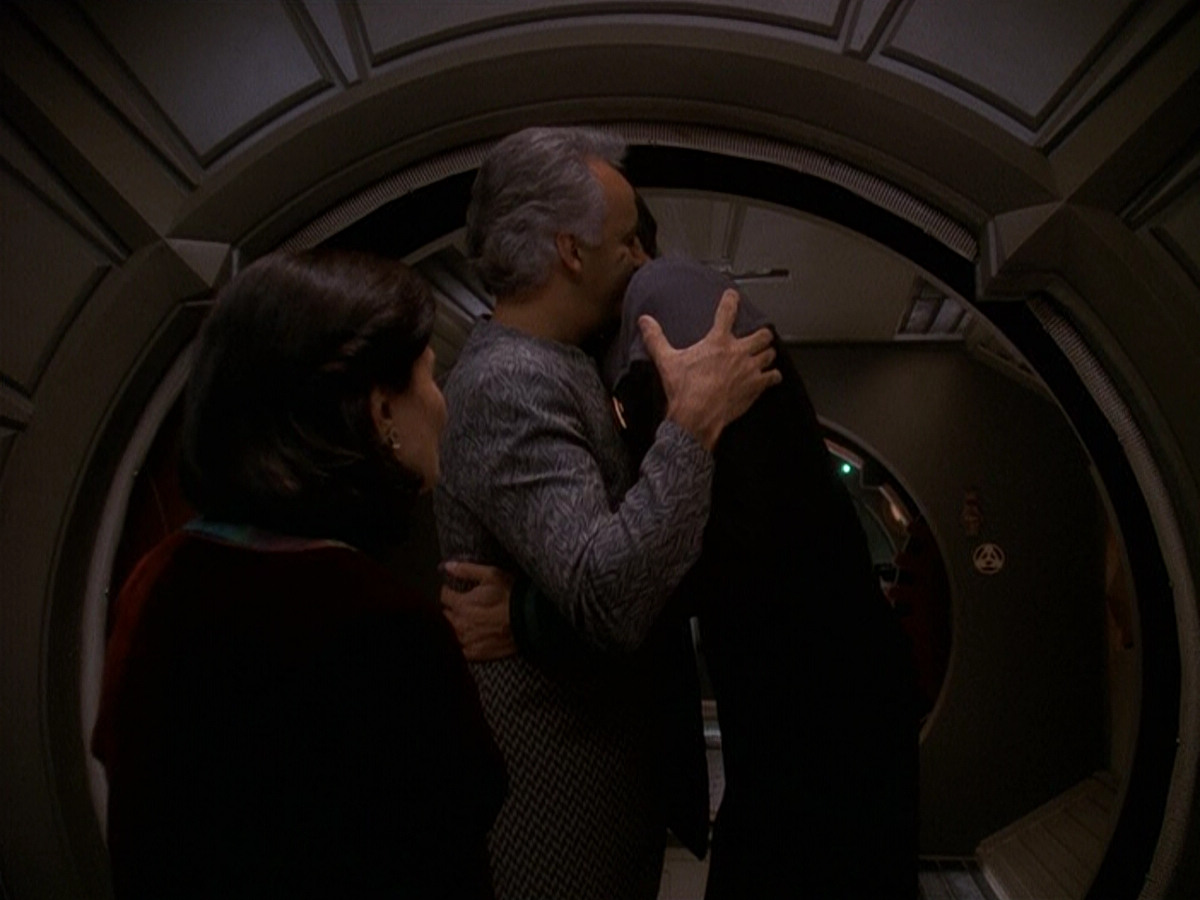 extant_StarTrek_DS9_5x16-DoctorBashirIPresume_03469.jpg