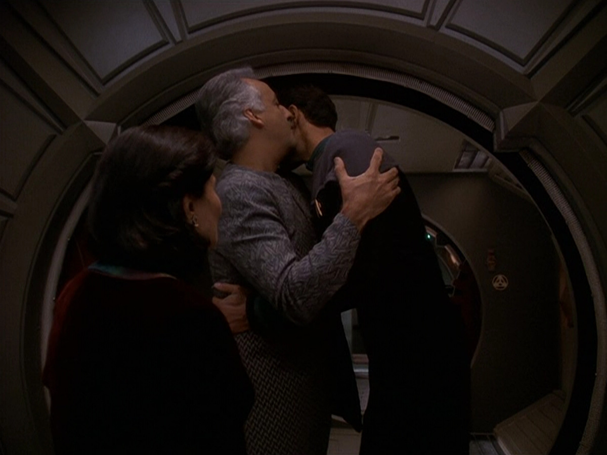 extant_StarTrek_DS9_5x16-DoctorBashirIPresume_03470.jpg