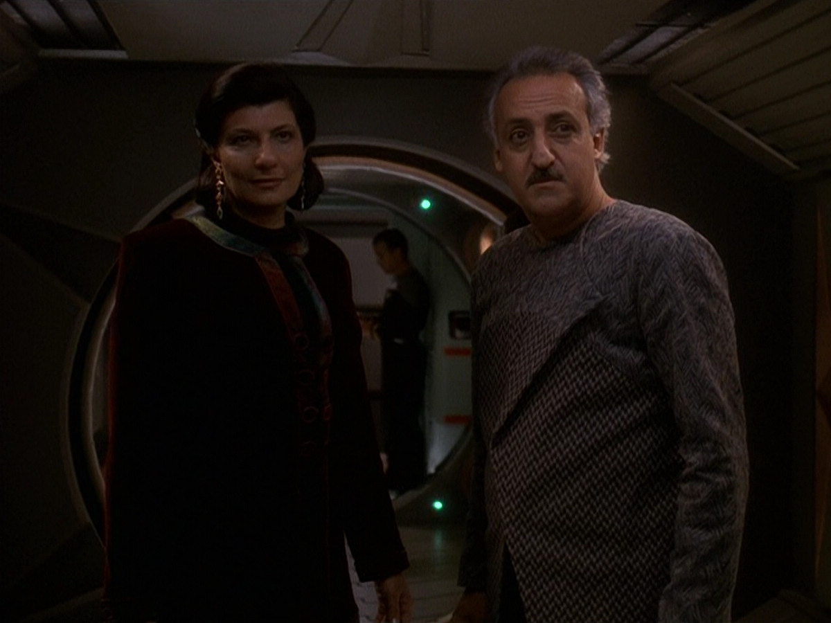 extant_StarTrek_DS9_5x16-DoctorBashirIPresume_03485.jpg
