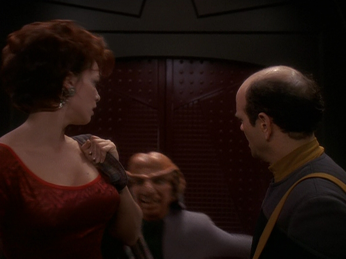 extant_StarTrek_DS9_5x16-DoctorBashirIPresume_03524.jpg
