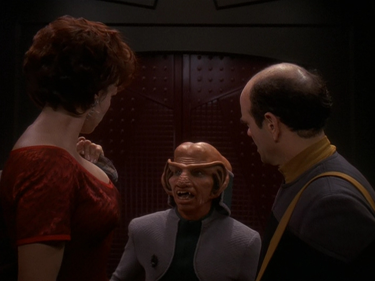 extant_StarTrek_DS9_5x16-DoctorBashirIPresume_03525.jpg