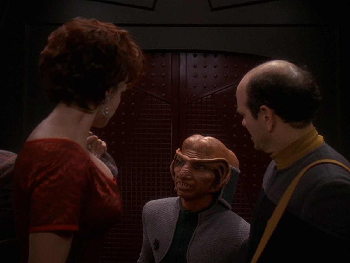 extant_StarTrek_DS9_5x16-DoctorBashirIPresume_03533.jpg