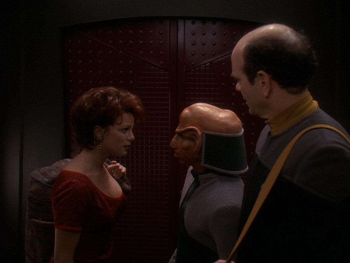 extant_StarTrek_DS9_5x16-DoctorBashirIPresume_03541.jpg