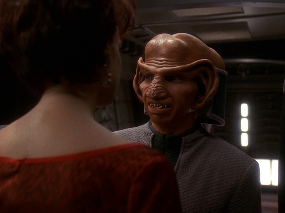 extant_StarTrek_DS9_5x16-DoctorBashirIPresume_03543.jpg