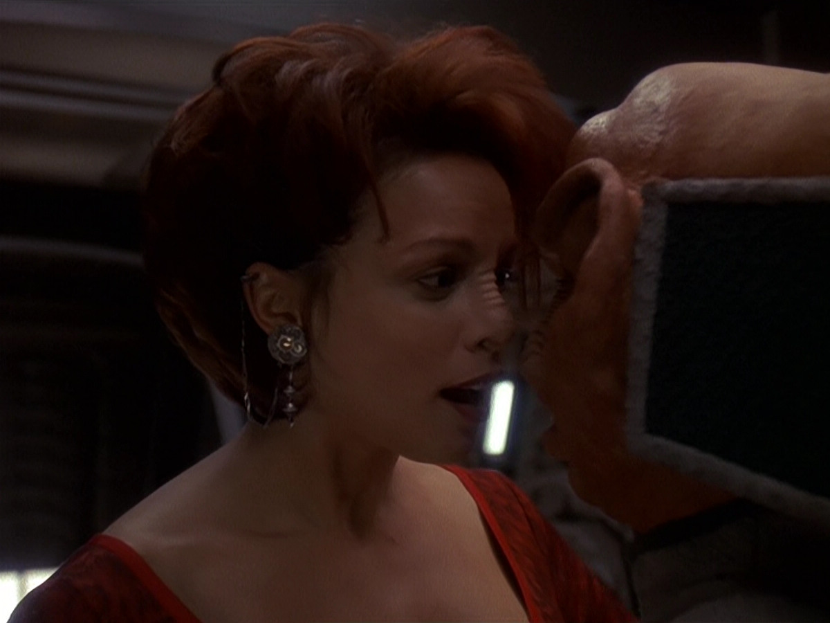 extant_StarTrek_DS9_5x16-DoctorBashirIPresume_03558.jpg
