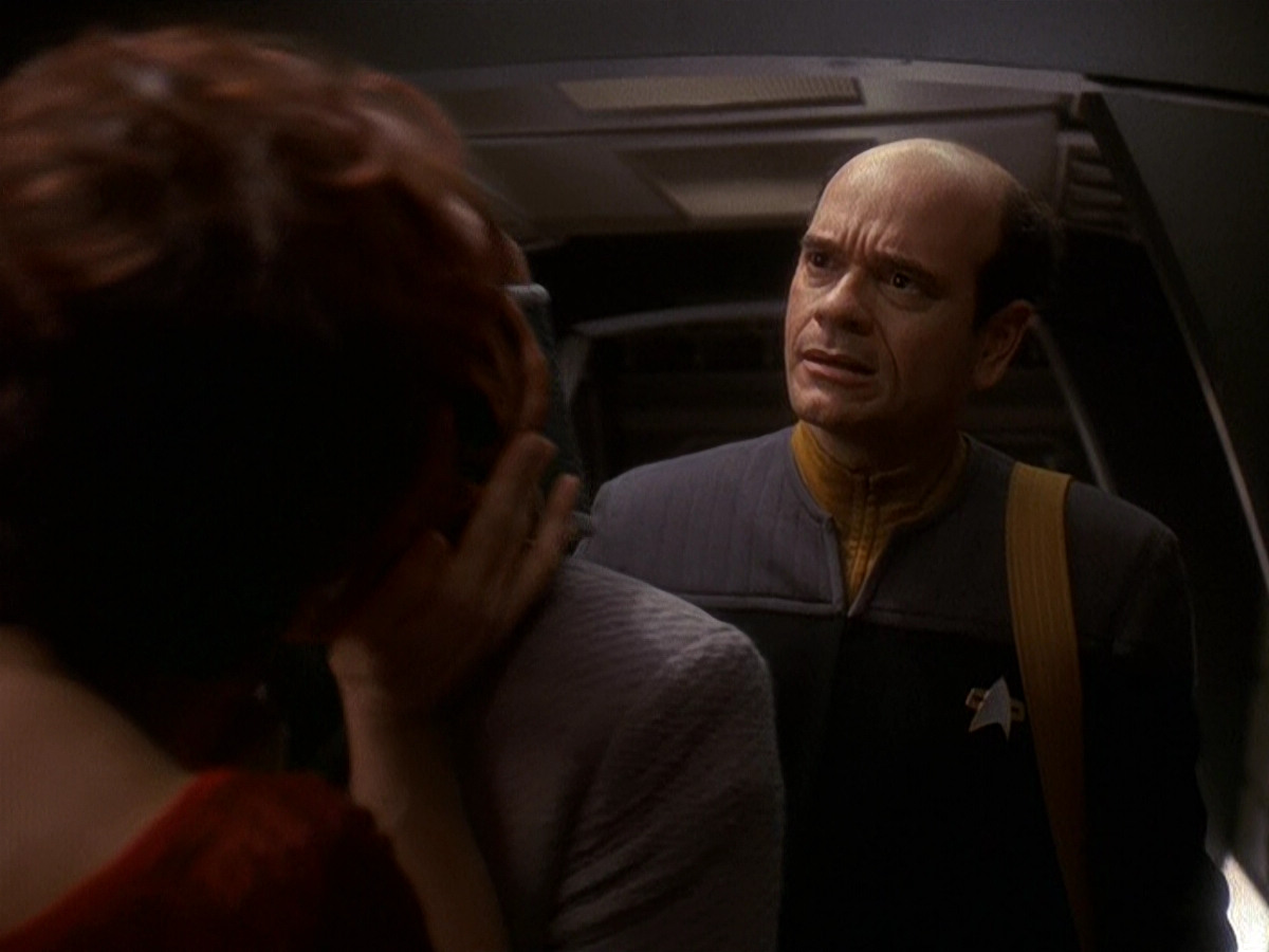 extant_StarTrek_DS9_5x16-DoctorBashirIPresume_03563.jpg