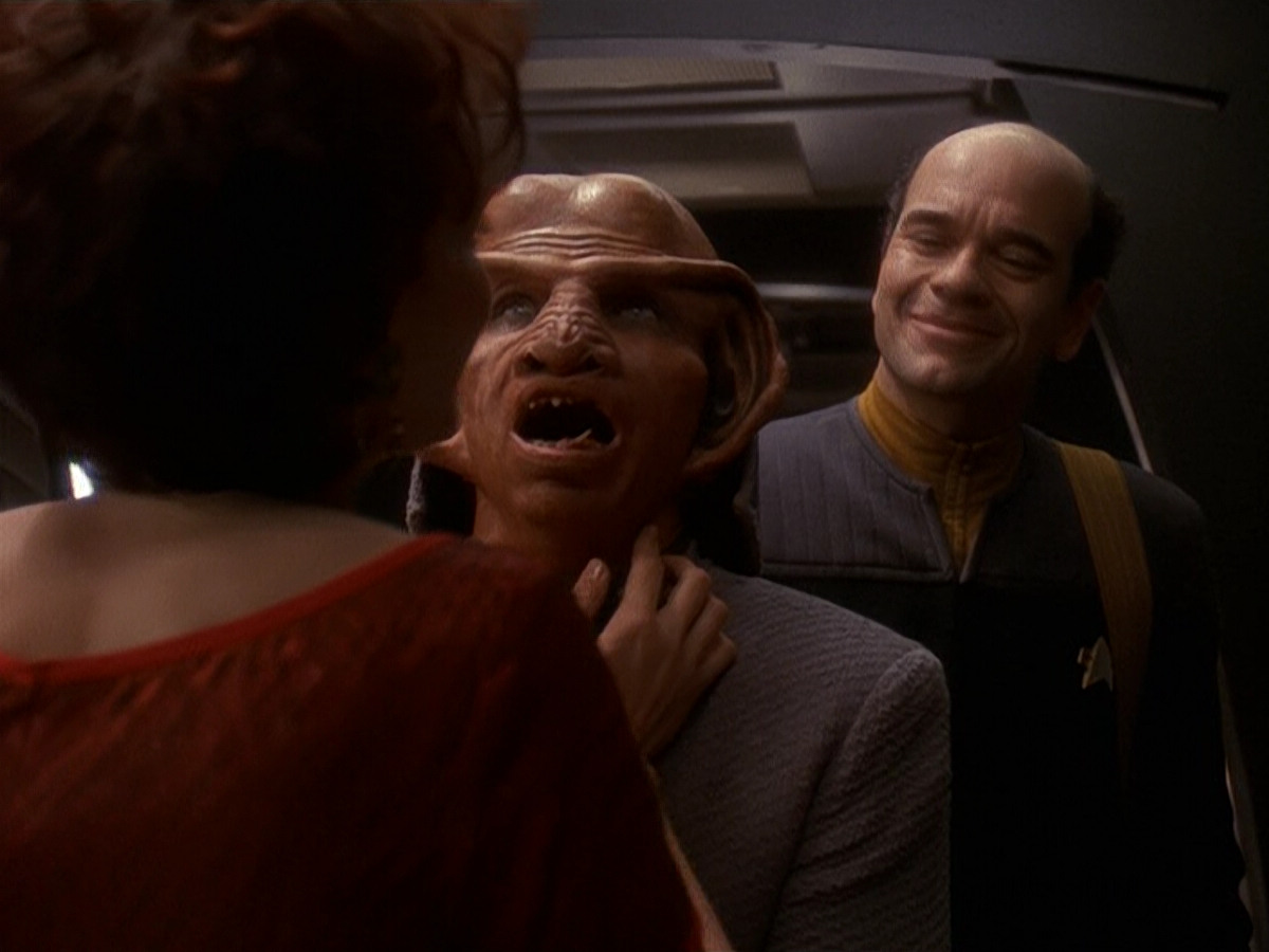 extant_StarTrek_DS9_5x16-DoctorBashirIPresume_03571.jpg