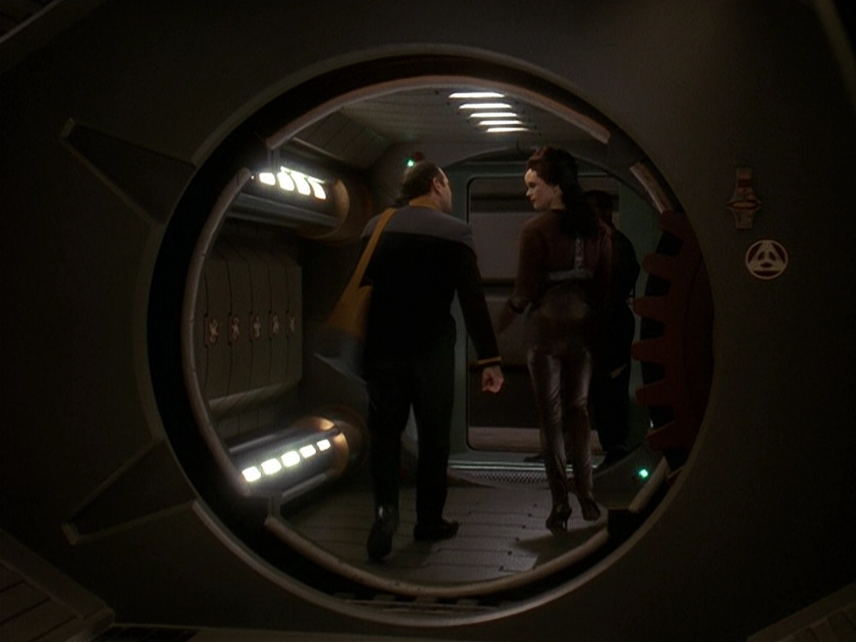 extant_StarTrek_DS9_5x16-DoctorBashirIPresume_03622.jpg